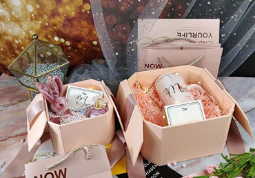 Folding Gift Paper Box for Clothing Packaging