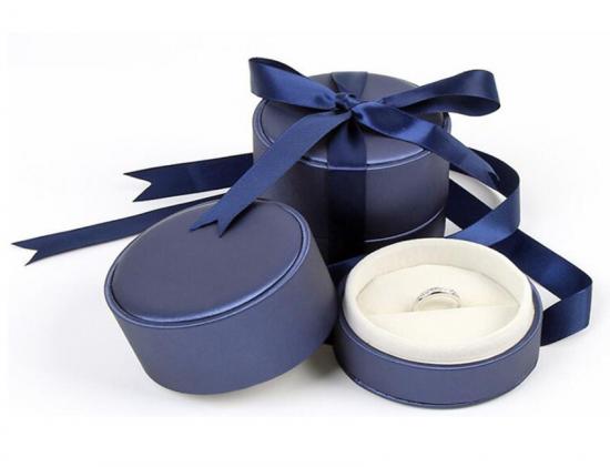 Round Box with Ribbon